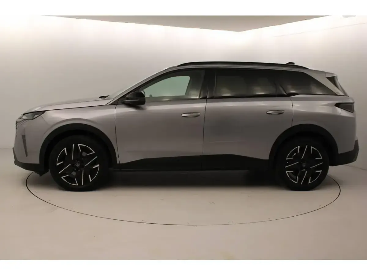 Usado Peugeot 5008 Allure 145 CV (106 kW) 2025 Gris SUV
