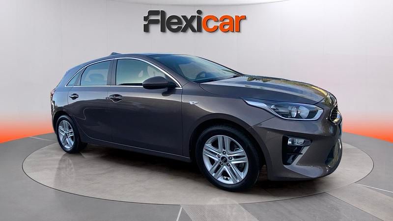 Usado Kia Ceed 100 CV (73 kW) 2020 Marrón Utilitario