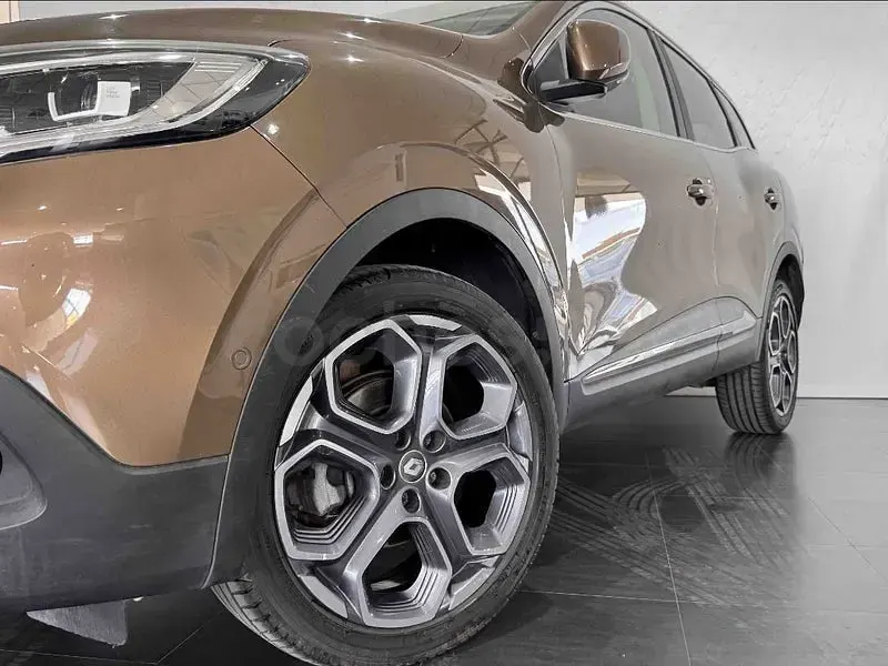 Usado Renault Kadjar XMOD 130 CV (95 kW) 2016 Marrón SUV