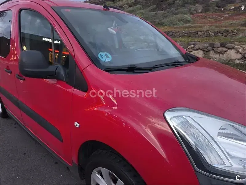 Usado Peugeot TePee Outdoor 110 CV (80 kW) 2016 Rojo Monovolumen