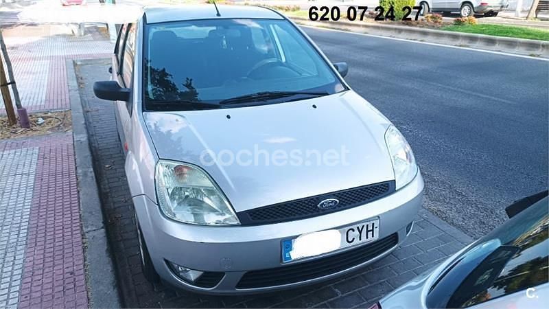 Gris / plata Usado 2004 Ford Fiesta Utilitario | 2500 € (Buen precio) - Imagen 1/4