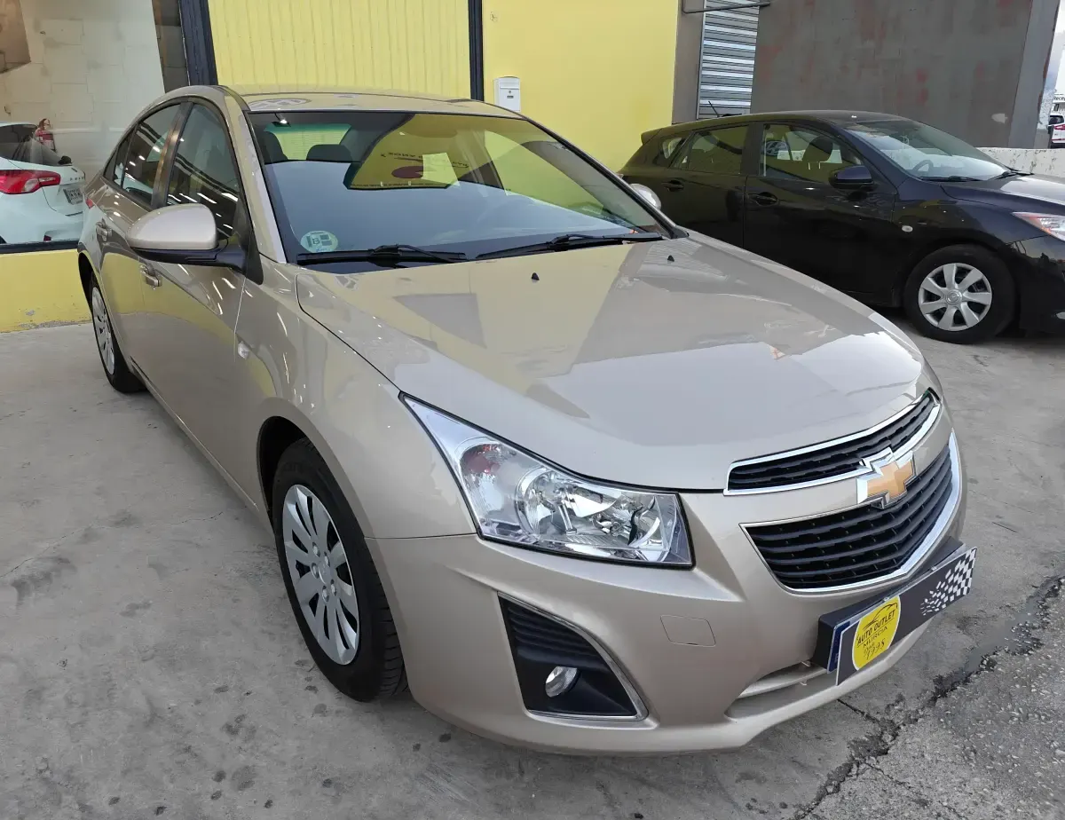 Usado Chevrolet Cruze LT 130 CV (95 kW) 2014 Amarillo Berlina