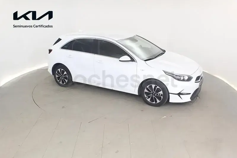 Usado Kia Ceed 100 CV (73 kW) 2025 Blanco Utilitario