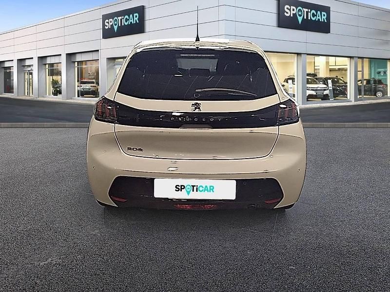 Usado Peugeot 208 Allure 100 CV (73 kW) 2023 Blanco Utilitario