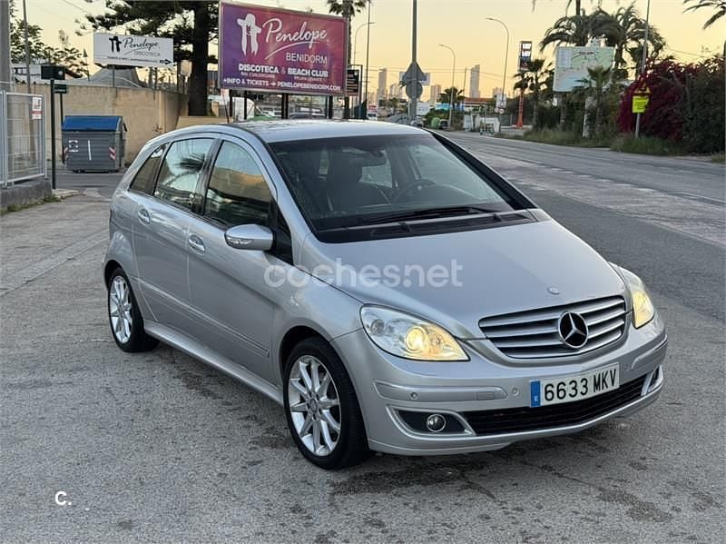 Usado Mercedes B180 109 CV (80 kW) 2007 Gris / plata Monovolumen