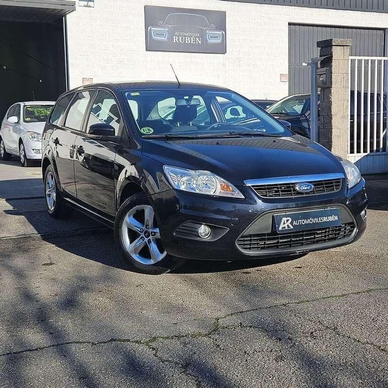 Usado Ford Focus Trend 109 CV (80 kW) 2010 Negro Familiar