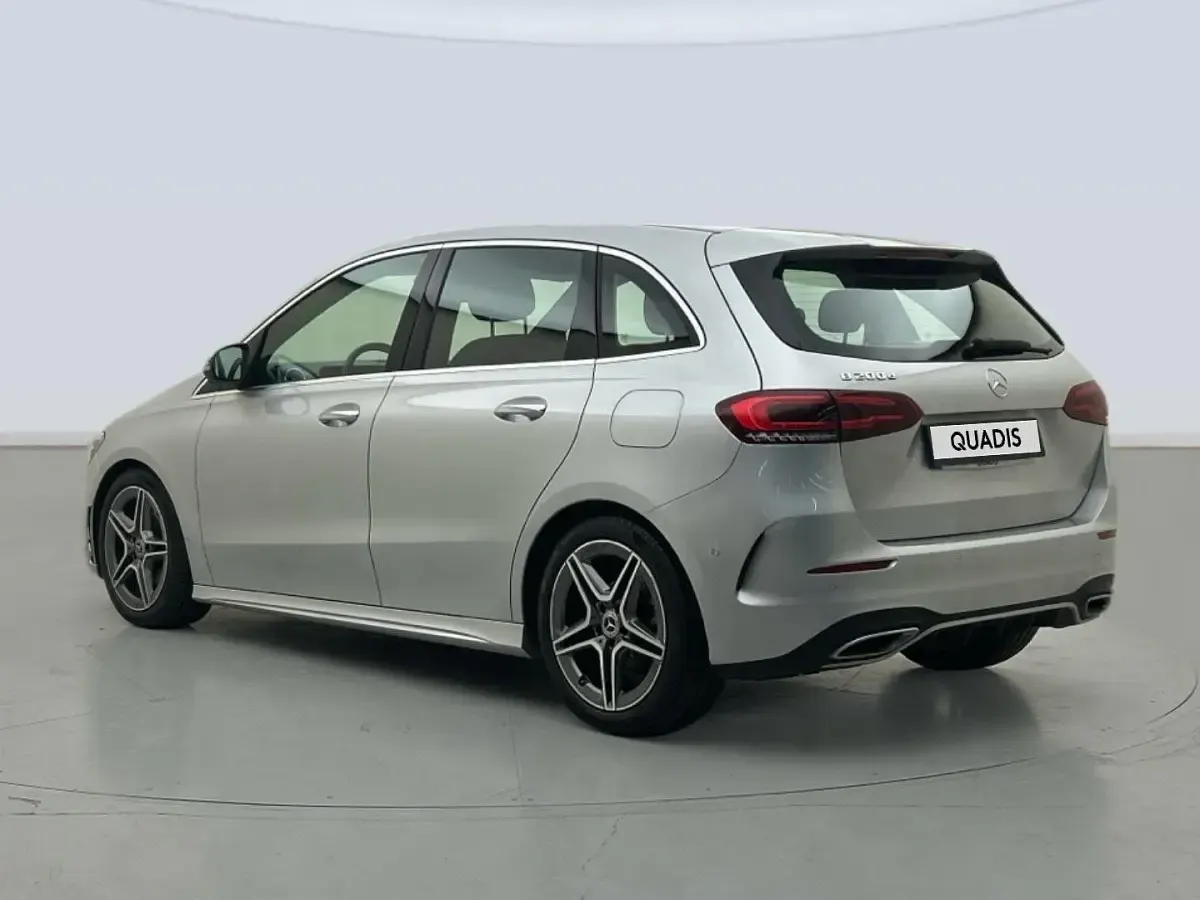 Usado Mercedes B200 150 CV (110 kW) 2021 Gris plata Utilitario