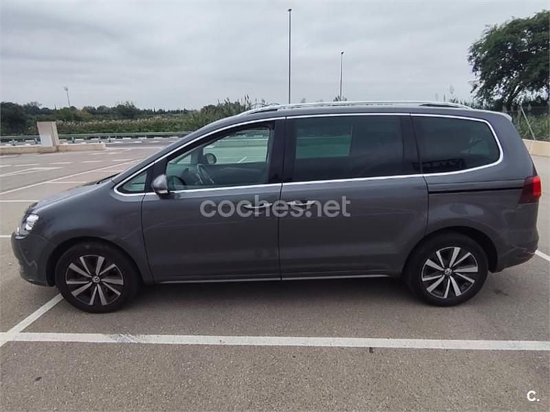 Usado VW Sharan Advance 150 CV (110 kW) 2021 Gris / plata Monovolumen