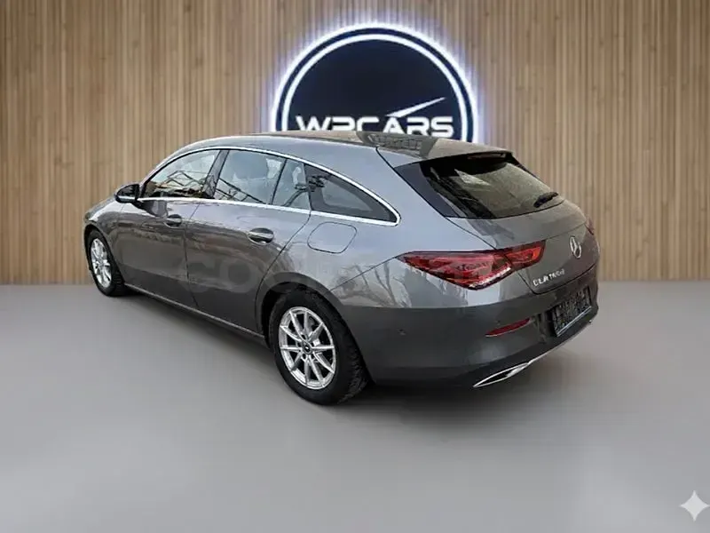 Usado Mercedes CLA200 Shooting Brake 150 CV (110 kW) 2020 Gris / plata Familiar