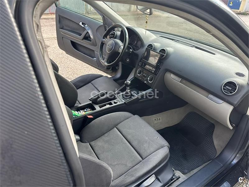Negro Usado 2003 Audi A3 Ambition Berlina | 2600 € (Precio justo) - Imagen 1/1