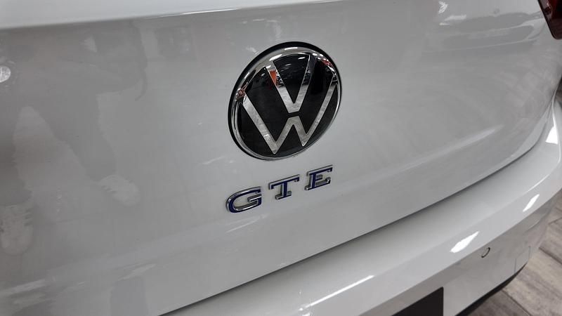 Blanco Usado 2020 VW Golf VIII GTE Utilitario | 30.990 € - Imagen 1/4