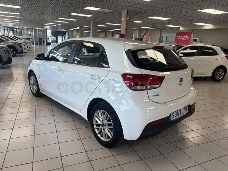 Usado Kia Rio 84 CV (61 kW) 2021 Blanco Berlina