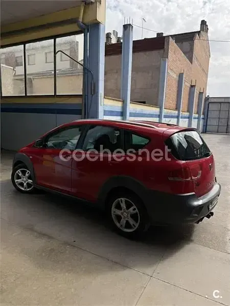 Usado Seat Altea 140 CV (102 kW) 2008 Rojo Monovolumen