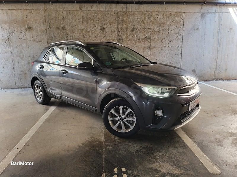 Usado Kia Stonic 84 CV (61 kW) 2018 Gris / plata SUV
