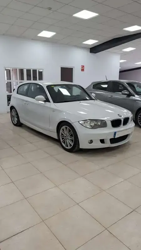 Używany BMW 118 143 KM (105 kW) 2009 Biały Hatchback