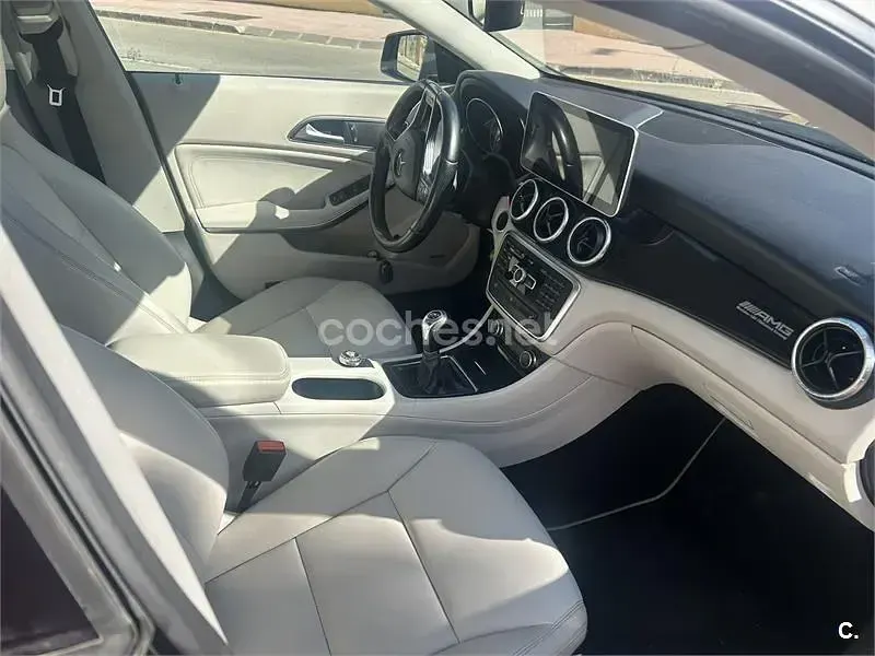 Usado Mercedes CLA200 136 CV (100 kW) 2014 Gris / plata Berlina