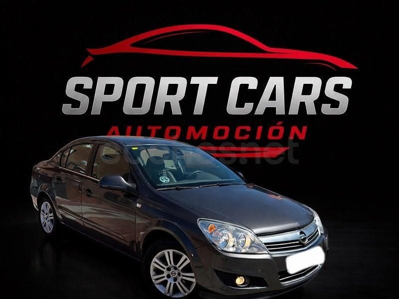 Usado Opel Astra Edition 110 CV (80 kW) 2011 Gris / plata Berlina