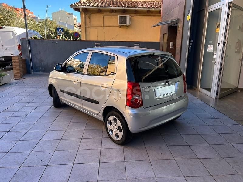 Usado Kia Picanto Active 65 CV (47 kW) 2008 Gris Utilitario