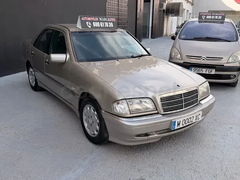 Usado Mercedes C220 Elegance 125 CV (91 kW) 1999 Beige Berlina
