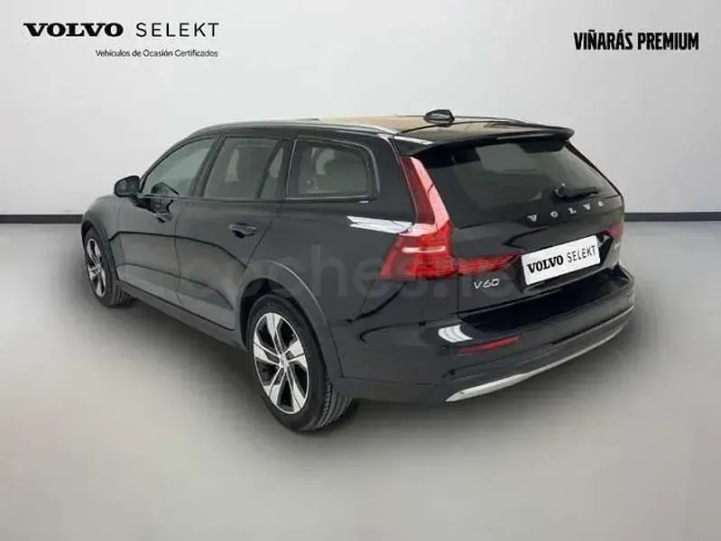 Usado Volvo V60 CC Core 197 CV (144 kW) 2023 Blanco Familiar