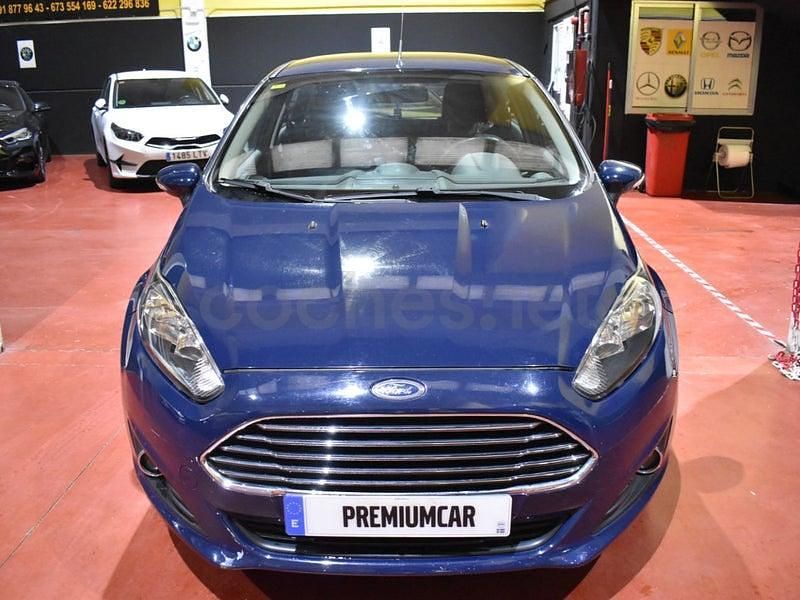 Usado Ford Fiesta Trend 100 CV (73 kW) 2015 Azul Berlina