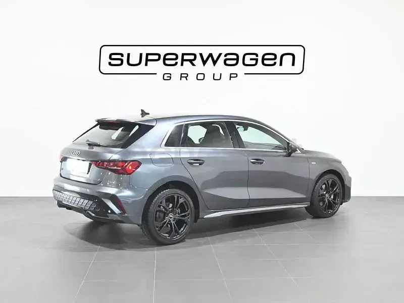 Usado Audi A3 Comfort 204 CV (150 kW) 2025 Gris / plata Berlina