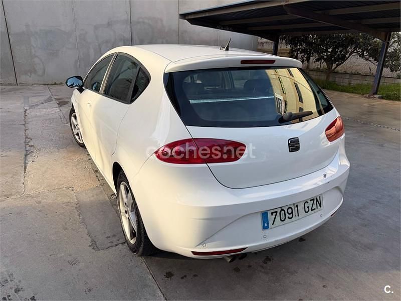 Usado Seat Leon Style 125 CV (91 kW) 2010 Blanco Utilitario