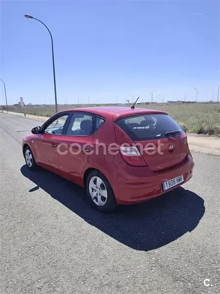 Usado Hyundai i30 Classic 109 CV (80 kW) 2009 Rojo Berlina