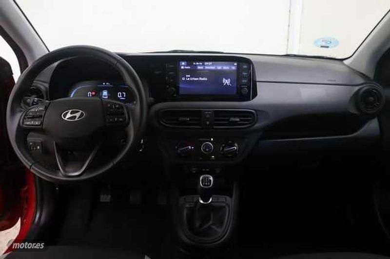 Usado Hyundai i10 67 CV (49 kW) 2024 Angrove green Utilitario