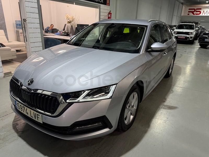 Usado Skoda Octavia 150 CV (110 kW) 2022 Gris / plata Familiar