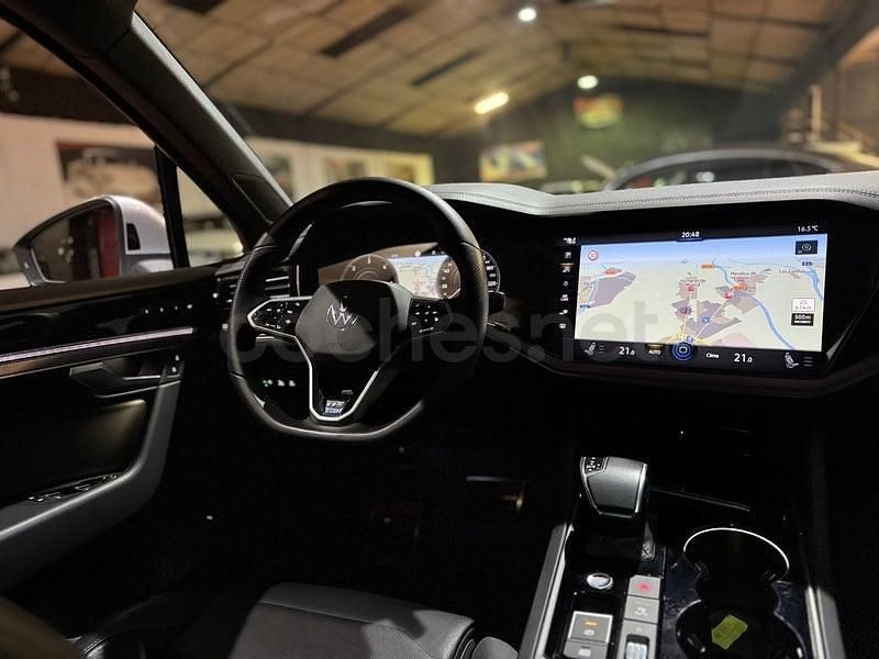 Usado VW Touareg R-line 231 CV (169 kW) 2021 Gris / plata SUV