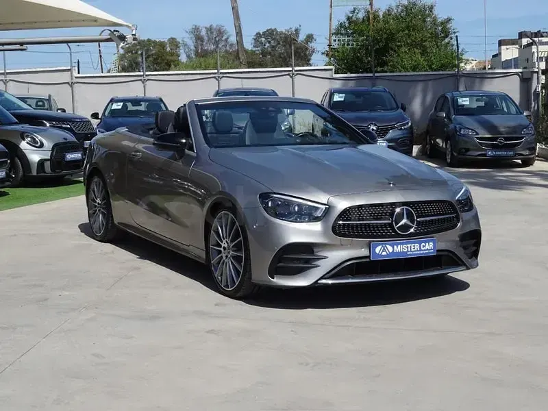 Usado Mercedes E220 194 CV (142 kW) 2021 Gris / plata Descapotable