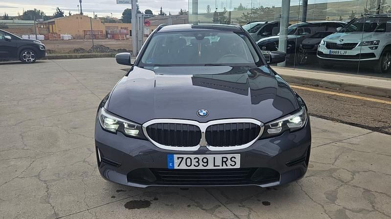 Usado BMW 318 150 CV (110 kW) 2021 Gris / plata Familiar