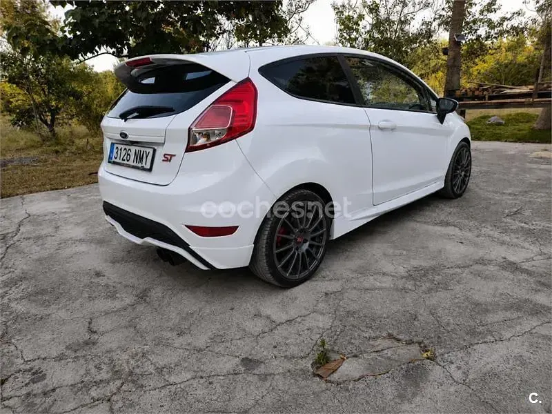 Usado Ford Fiesta ST 182 CV (133 kW) 2013 Blanco Berlina