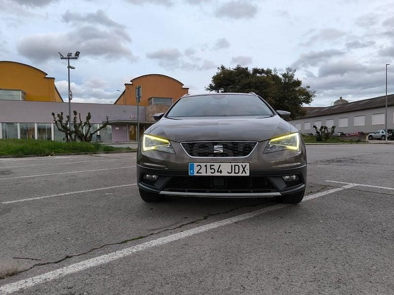 Usado Seat Leon 4Drive 184 CV (135 kW) 2015 Marrón Familiar