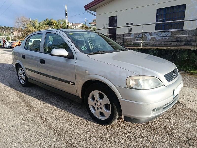 Usado Opel Astra Elegance 125 CV (91 kW) 2001 Gris / plata Berlina