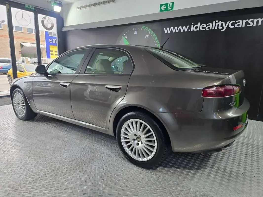 Usado Alfa Romeo 159 Ti 200 CV (147 kW) 2007 Beige Berlina