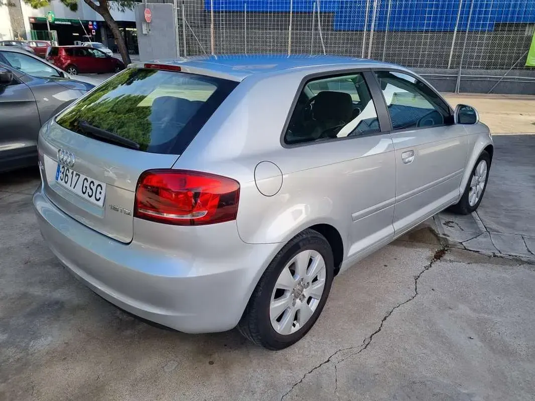 Usado Audi A3 Ambiente 105 CV (77 kW) 2009 Gris Utilitario