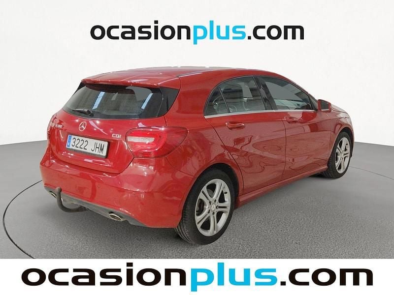 Usado Mercedes A180 Style 109 CV (80 kW) 2015 Rojo Utilitario
