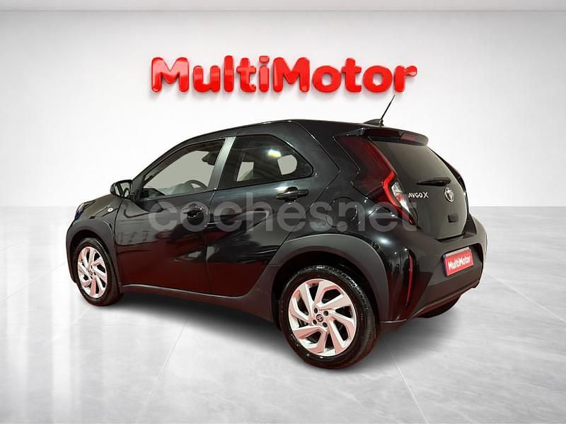 Usado Toyota Aygo X-play 72 CV (52 kW) 2022 Gris / plata Utilitario