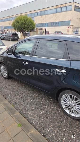 Usado Kia Carens 135 CV (99 kW) 2017 Azul Monovolumen
