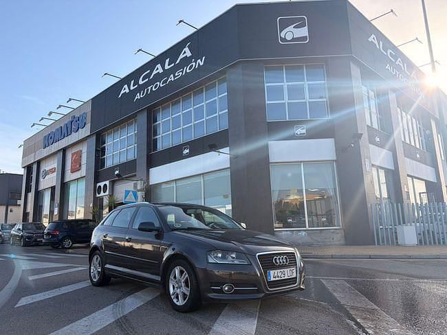 Usado Audi A3 Attraction 105 CV (77 kW) 2012 Negro Utilitario
