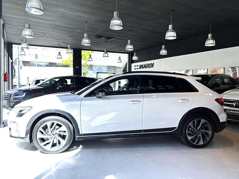 Usado Audi A3 Ambiente 204 CV (150 kW) 2025 Blanco SUV