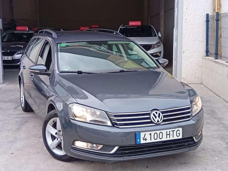 Gris Usado 2013 VW Passat Edition Familiar | 7490 € (Precio justo) - Imagen 1/4