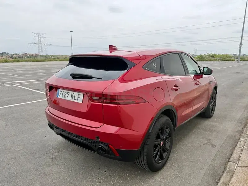 Usado Jaguar E-Pace R-Dynamic 150 CV (110 kW) 2018 Granate SUV