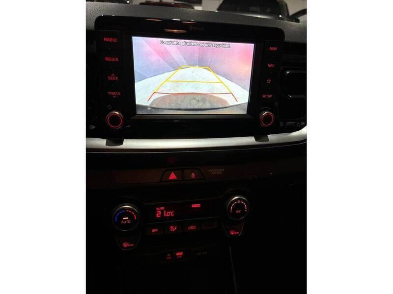 Usado Kia Stonic 120 CV (88 kW) 2019 Rojo SUV