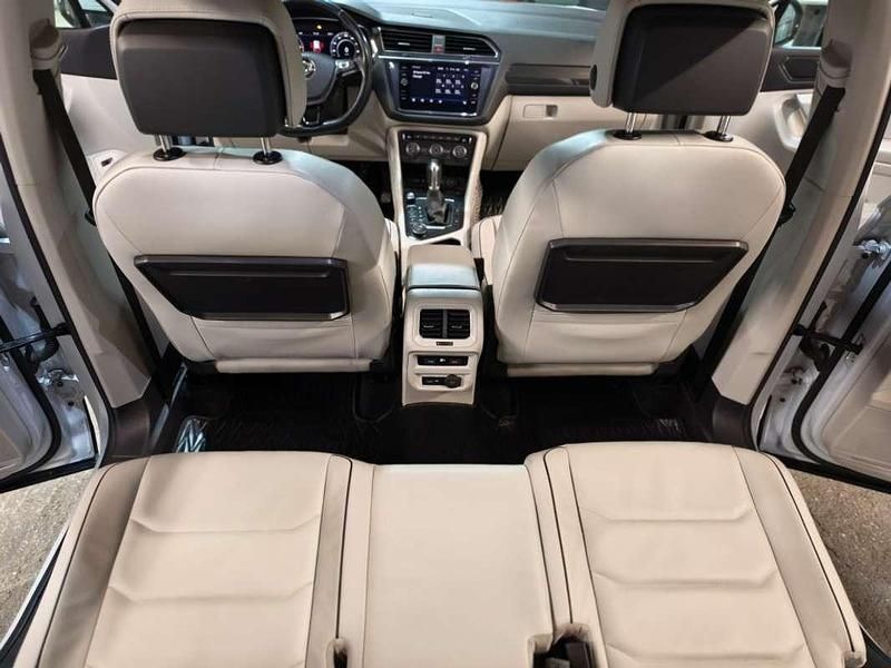 Usado VW Tiguan Allspace Sportline 190 CV (139 kW) 2017 Gris SUV