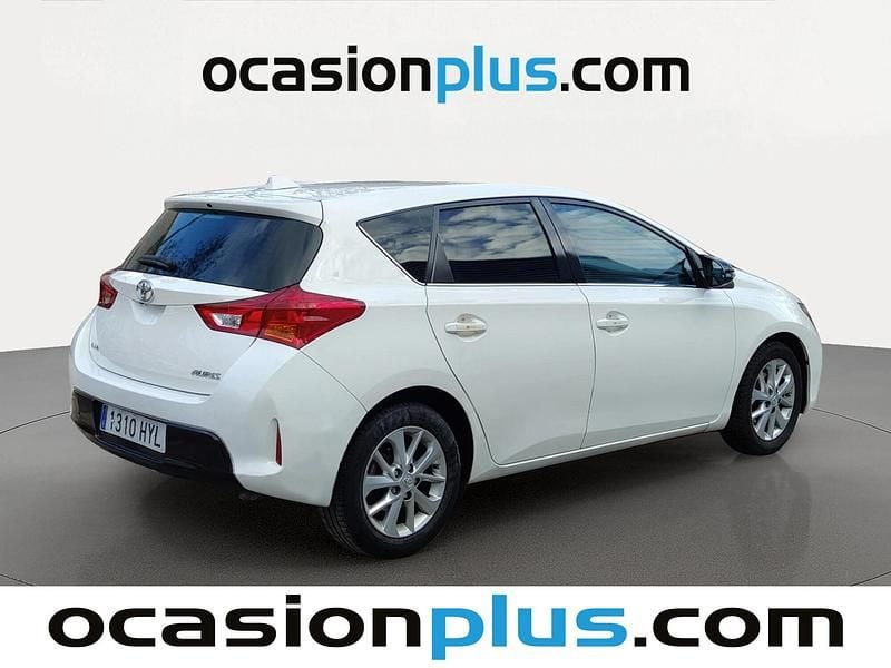 Usado Toyota Auris Active 90 CV (66 kW) 2014 Blanco Utilitario