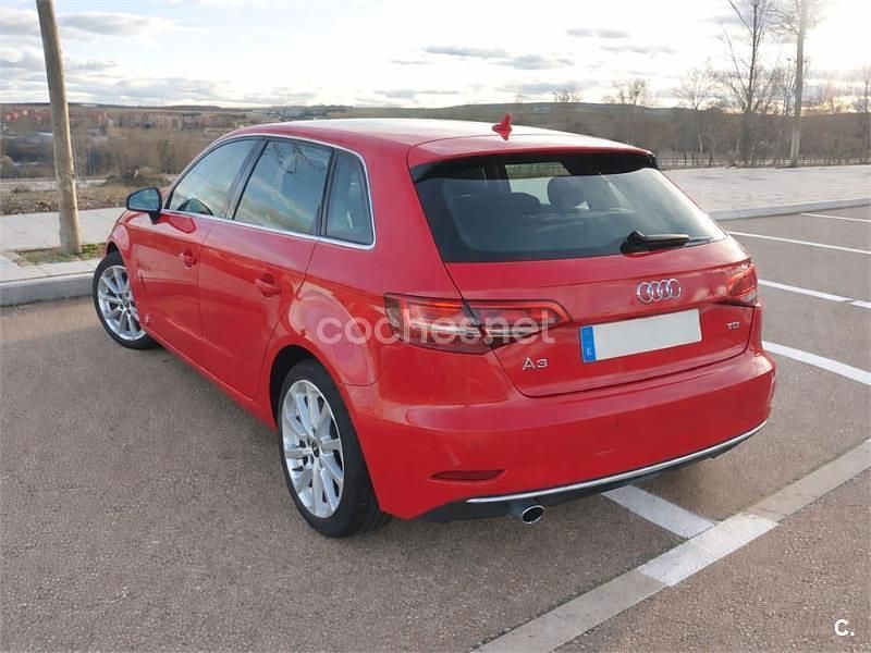 Usado Audi A3 116 CV (85 kW) 2017 Rojo Berlina