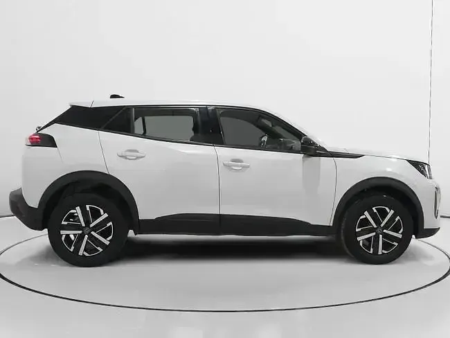 Usado Peugeot 2008 Active 100 CV (73 kW) 2023 Blanco SUV